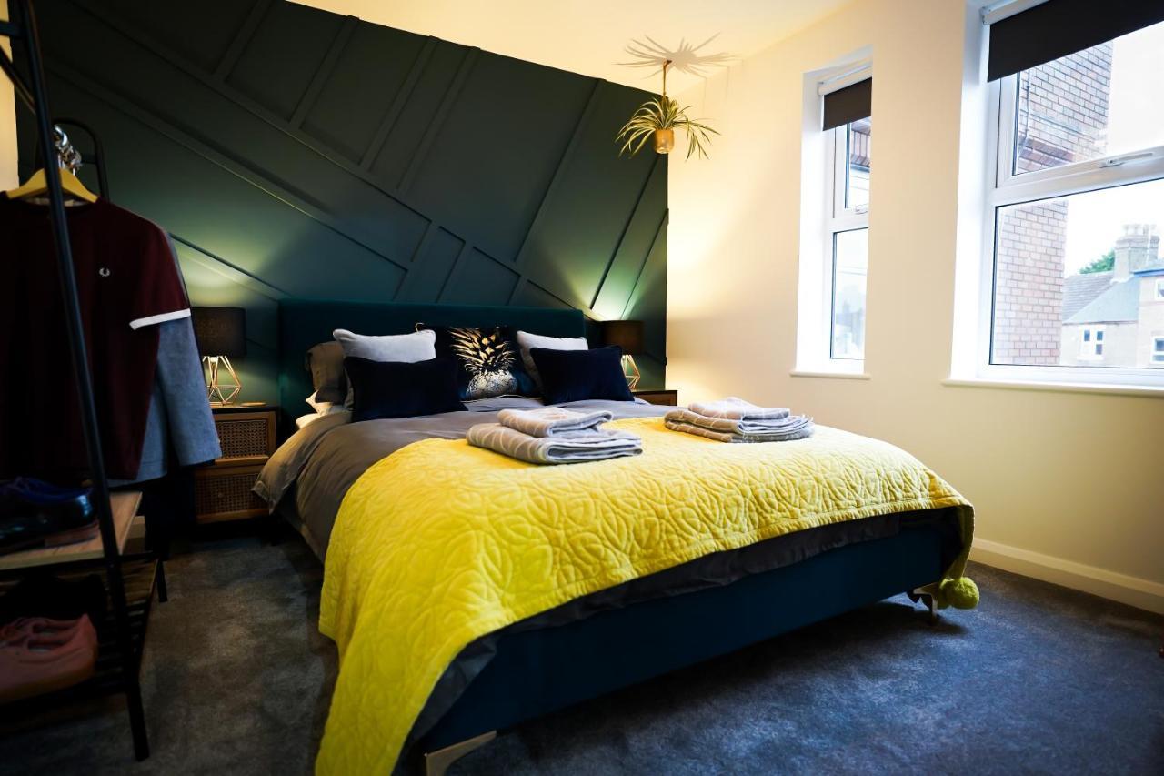 Neon Road At Park House Peterborough City Centre Apartment Экстерьер фото