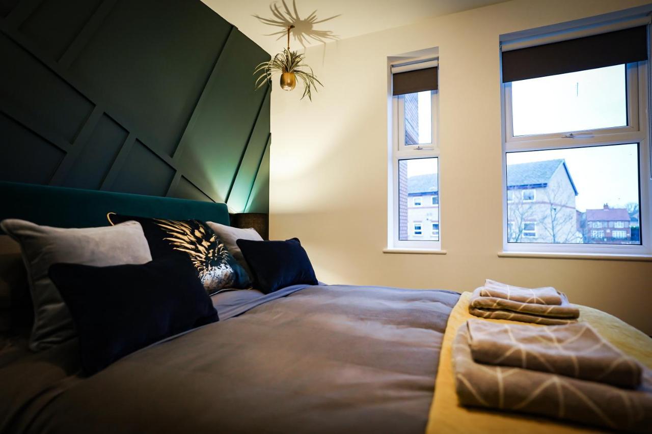 Neon Road At Park House Peterborough City Centre Apartment Экстерьер фото