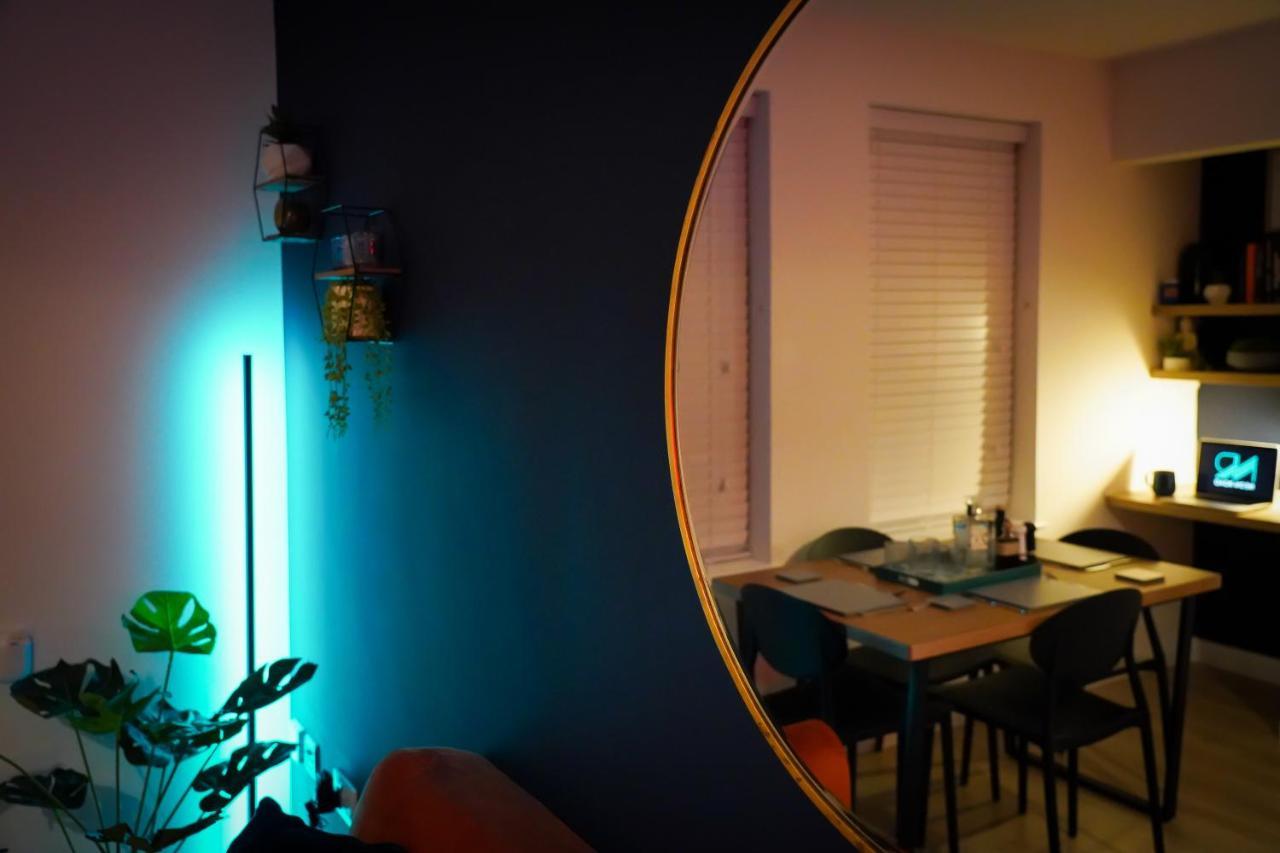 Neon Road At Park House Peterborough City Centre Apartment Экстерьер фото