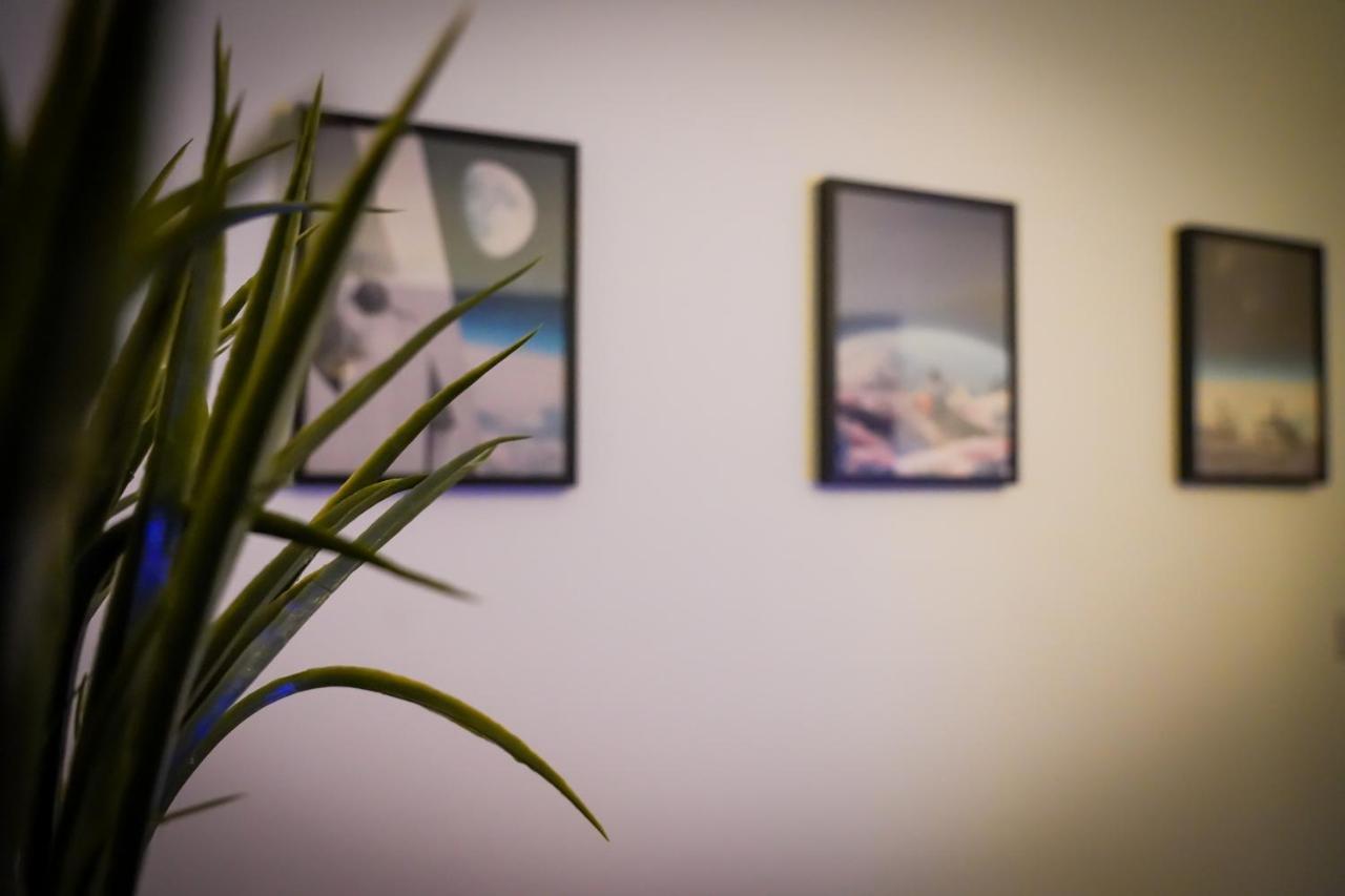 Neon Road At Park House Peterborough City Centre Apartment Экстерьер фото
