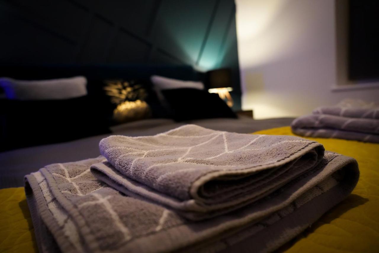Neon Road At Park House Peterborough City Centre Apartment Экстерьер фото