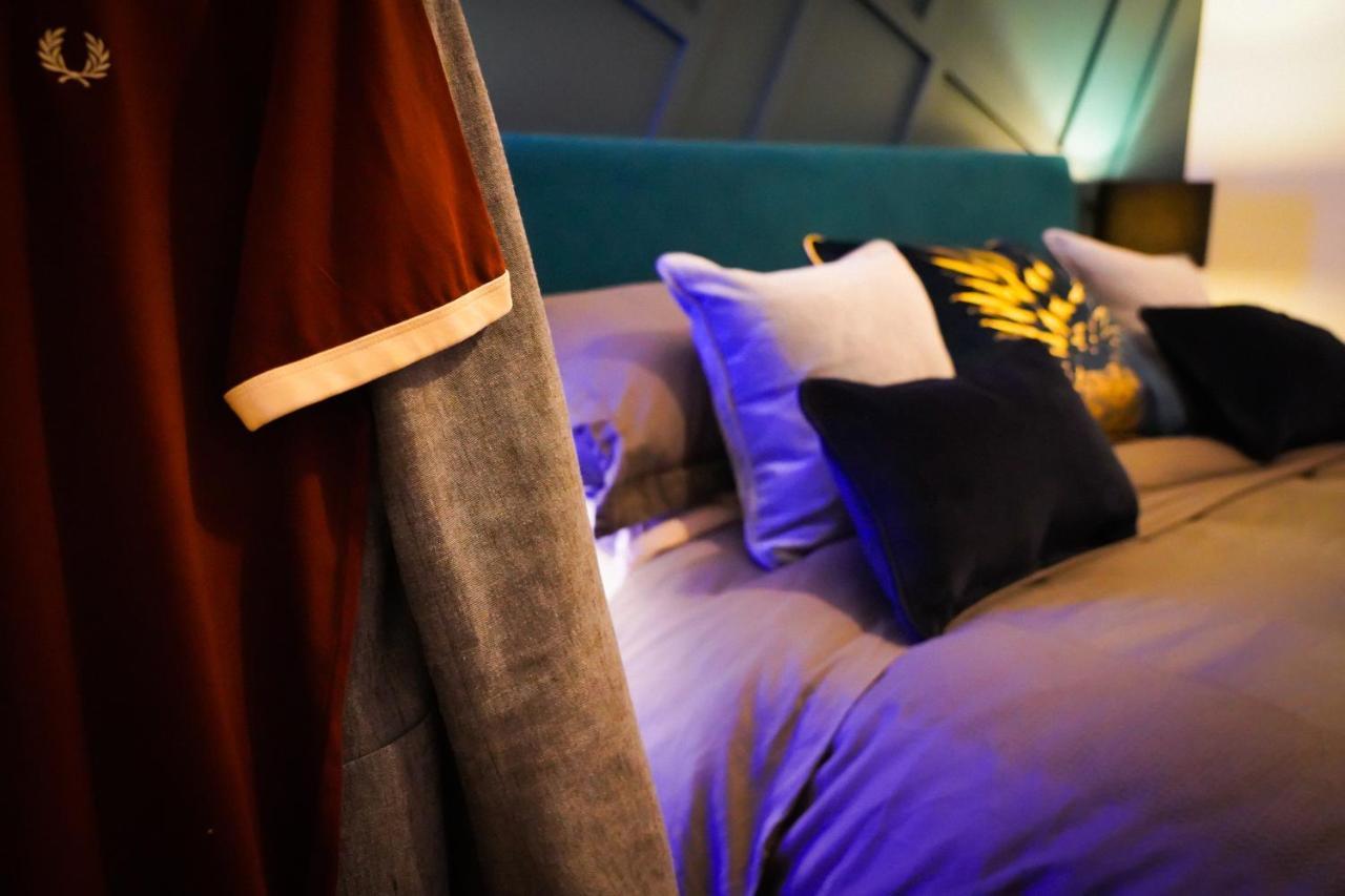 Neon Road At Park House Peterborough City Centre Apartment Экстерьер фото